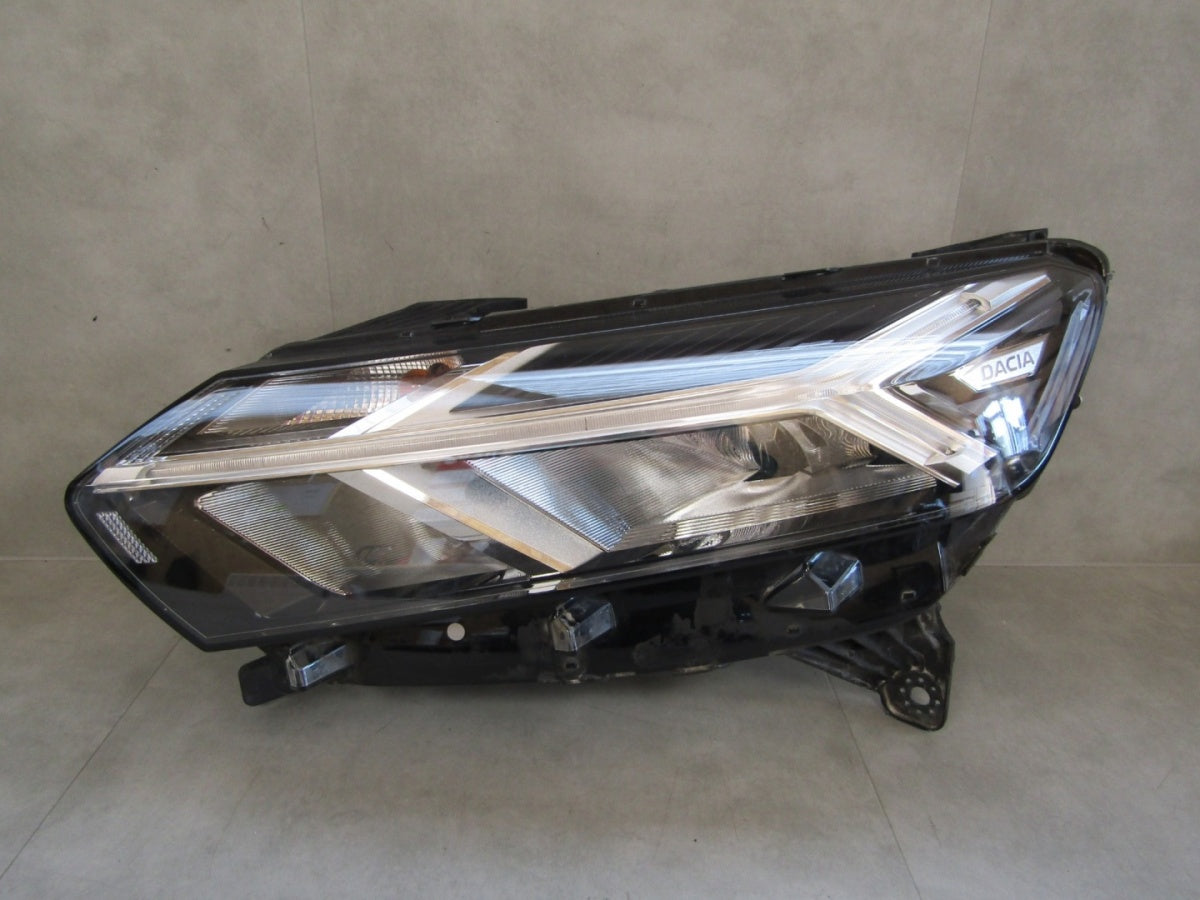 Prednji far DACIA SANDERO III 3 LOGAN III 3 JOGGER LED 20- LH lijevi 260607161R