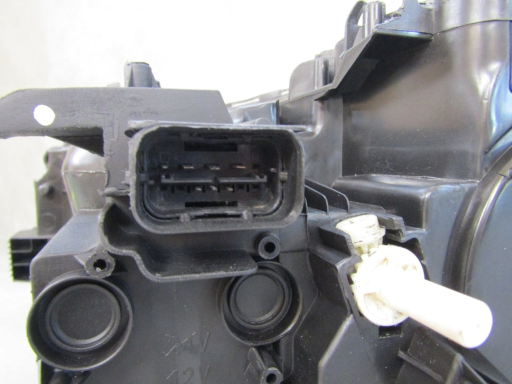 Prednji far BMW X1 F48 LED 15-19 RH desni 7472220