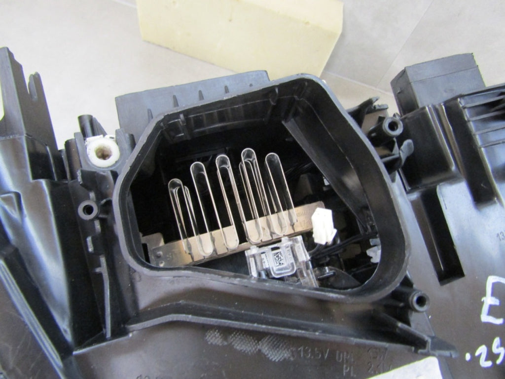Prednji far BMW X1 F48 LED 15-19 RH desni 7472220