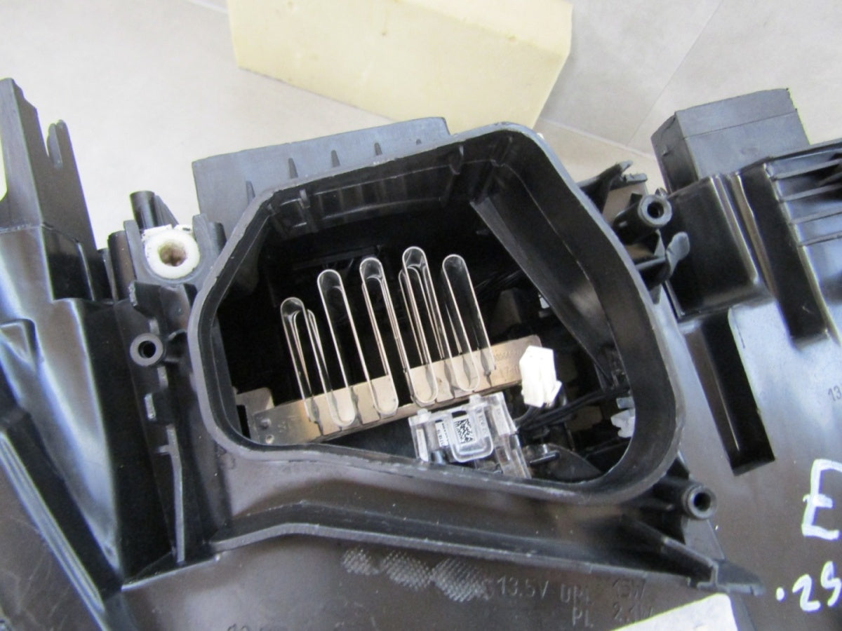 Prednji far BMW X1 F48 LED 15-19 RH desni 7472220