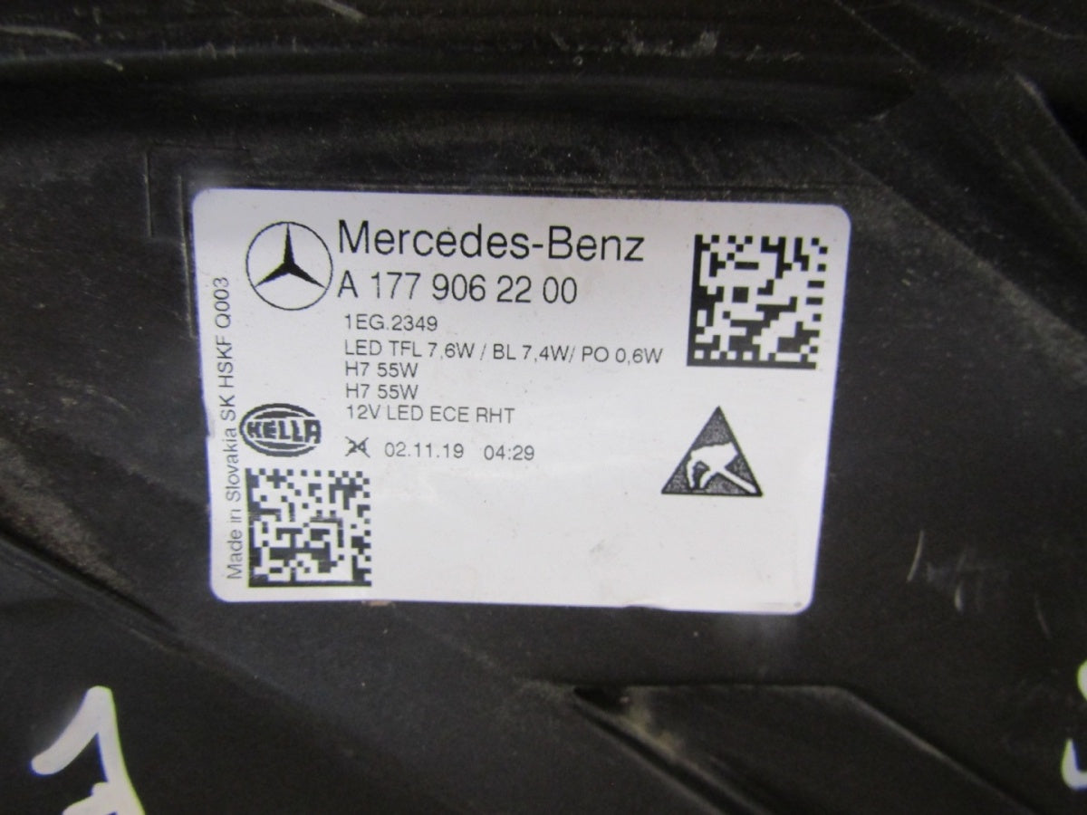 Prednji far MERCEDES A klasa 177 W177 halogen 18-22 RH desni A1779062200