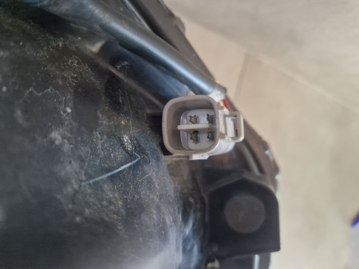 Prednji far TOYOTA AVENSIS T27 III halogen sa sočivom lijevi LH 09-11 H279GL-DE
