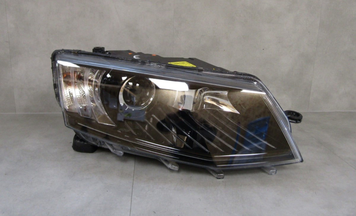 Prednji far SKODA OCTAVIA 3 III xenon zakretni 12-16 RH desni 5E1941016B