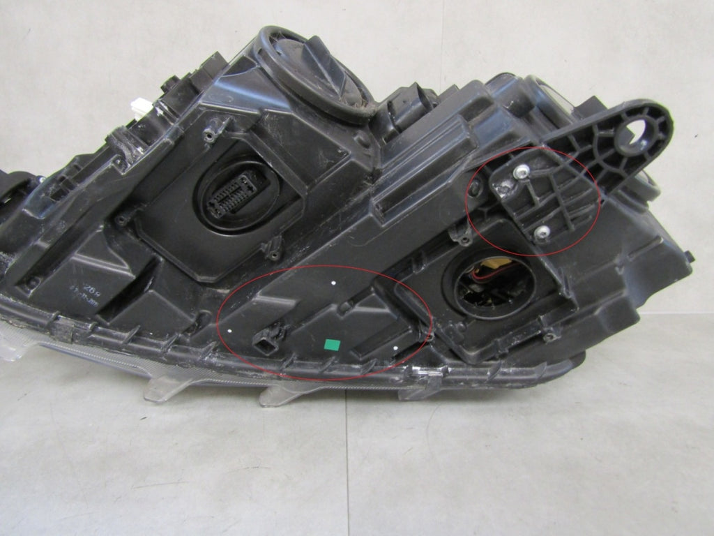 Prednji far SKODA OCTAVIA 3 III xenon zakretni 12-16 RH desni 5E1941016B