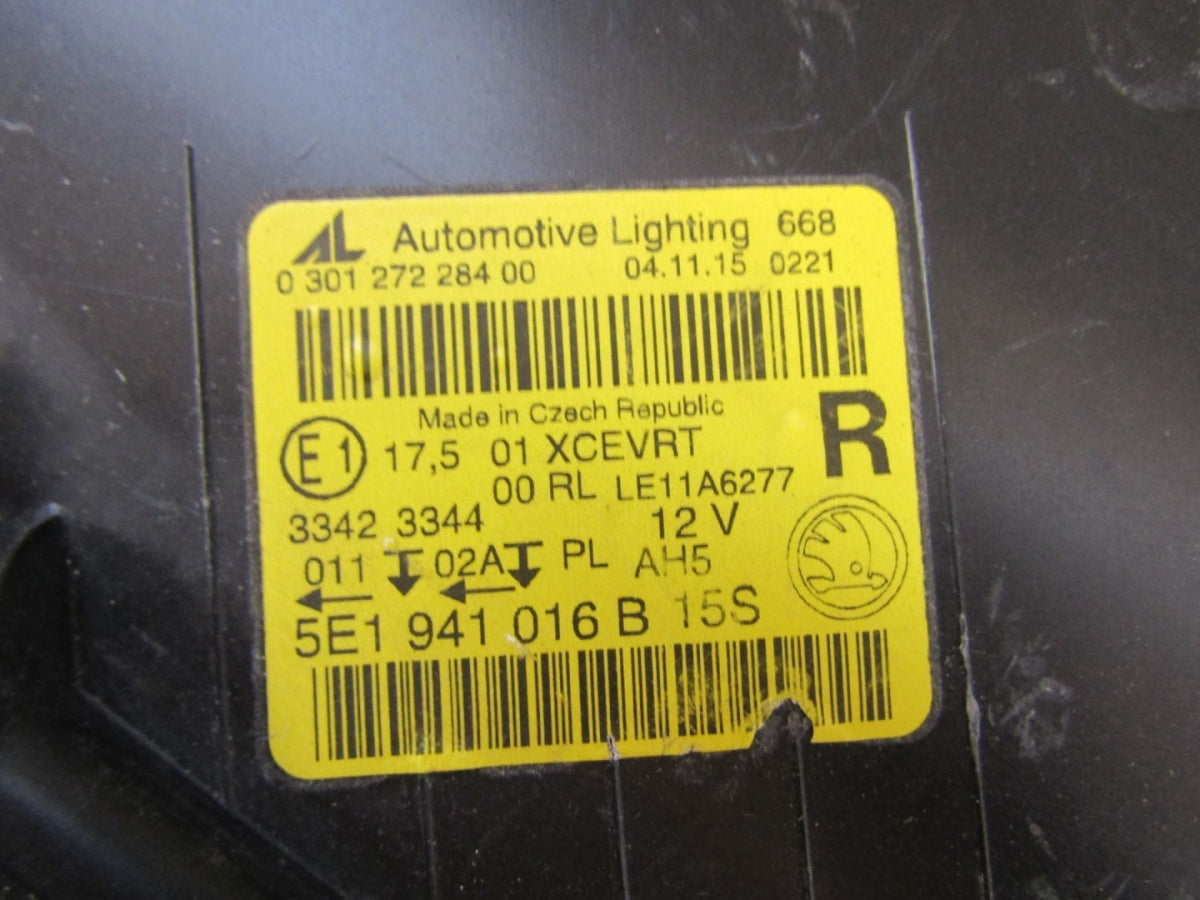 Prednji far SKODA OCTAVIA 3 III xenon zakretni 12-16 RH desni 5E1941016B