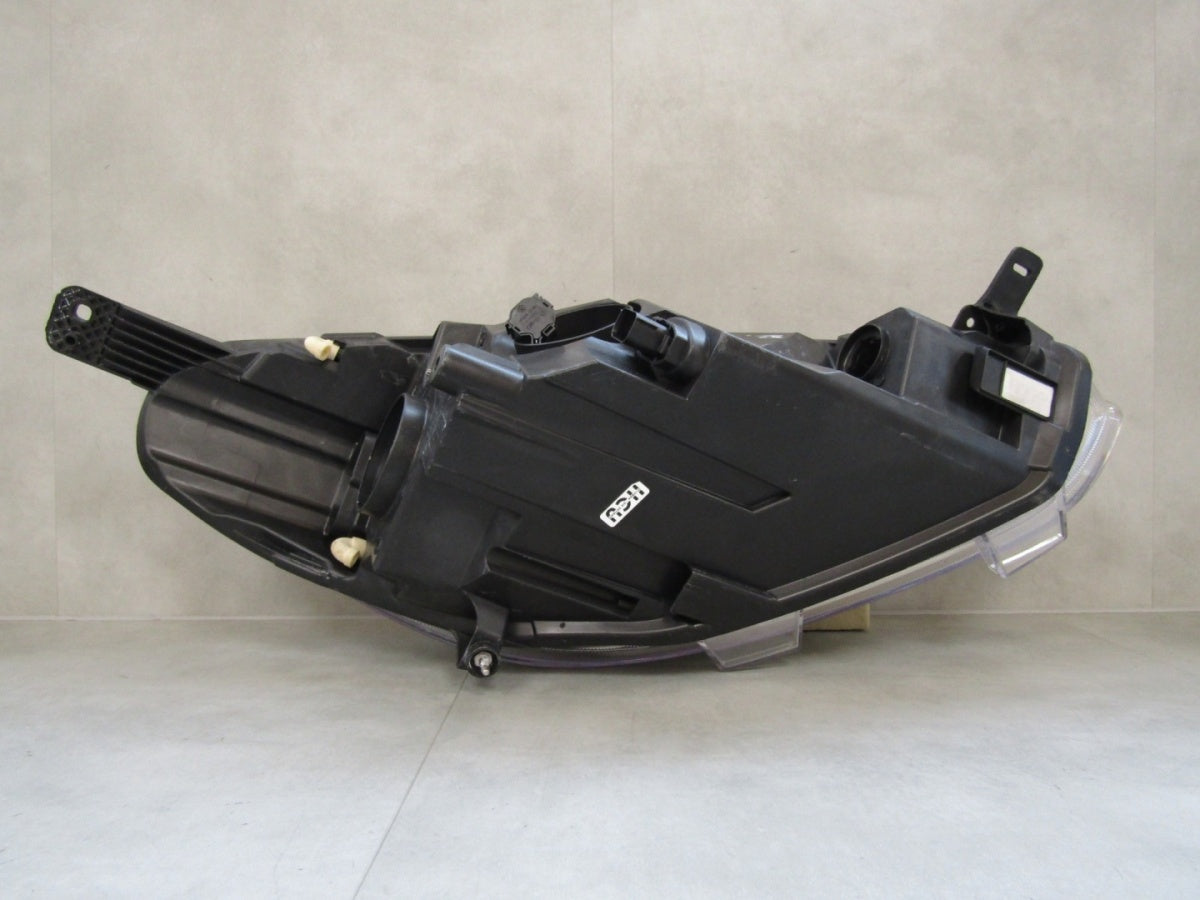 Prednji far FORD FIESTA MK8 17-21 halogen sa sočivom LH lijevi H1BB-13101-CJ