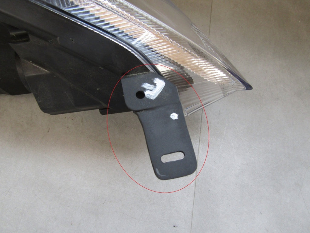 Prednji far FORD FIESTA MK8 17-21 halogen sa sočivom LH lijevi H1BB-13101-CJ