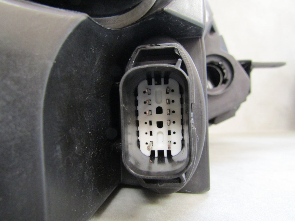 Prednji far FORD FIESTA MK8 17-21 halogen sa sočivom LH lijevi H1BB-13101-CJ