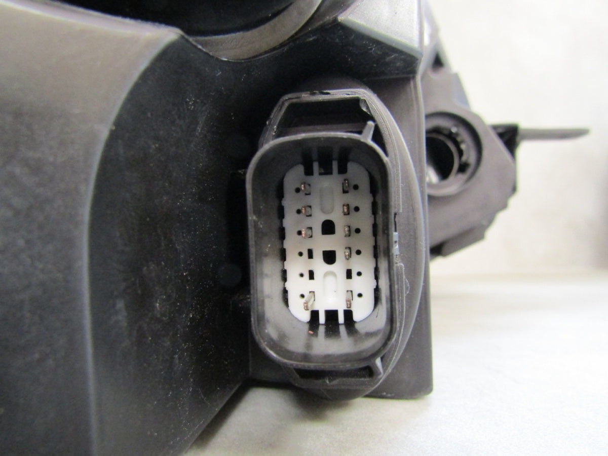Prednji far FORD FIESTA MK8 17-21 halogen sa sočivom LH lijevi H1BB-13101-CJ