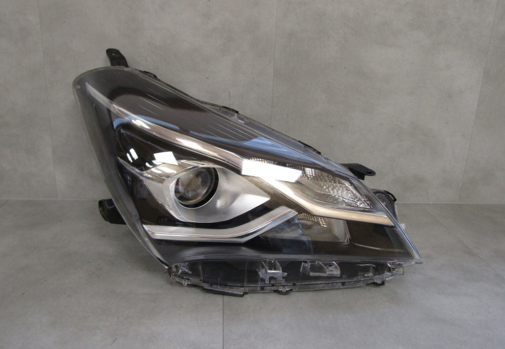 Prednji far TOYOTA YARIS 3 III LIFT halogen sa sočivom 17-20 RH desni