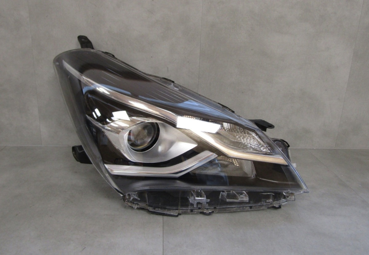 Prednji far TOYOTA YARIS 3 III LIFT halogen sa sočivom 17-20 RH desni