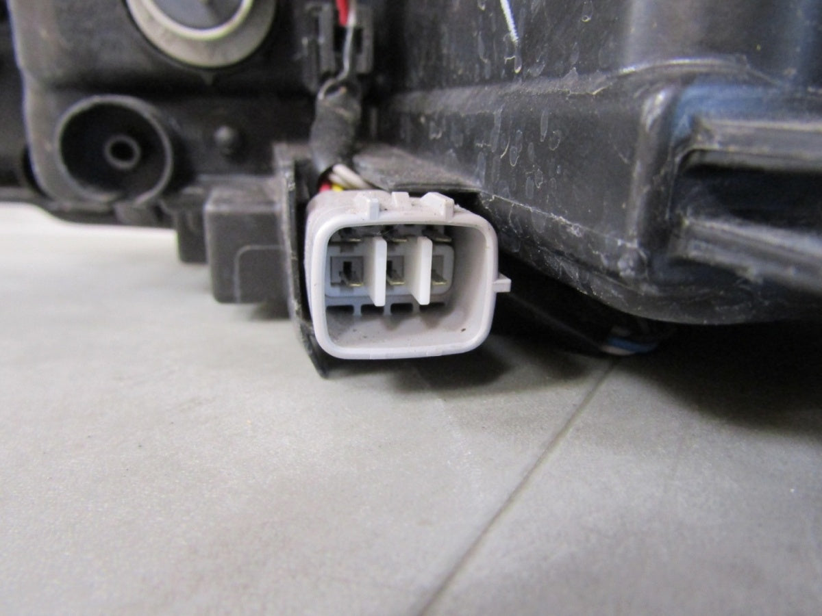 Prednji far TOYOTA YARIS 3 III LIFT halogen sa sočivom 17-20 RH desni