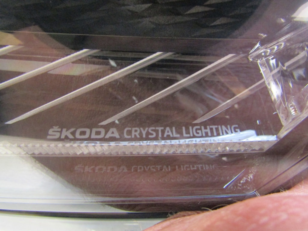 Prednji far SKODA KAROQ LIFT FULL LED 21- LH lijevi 57B941035