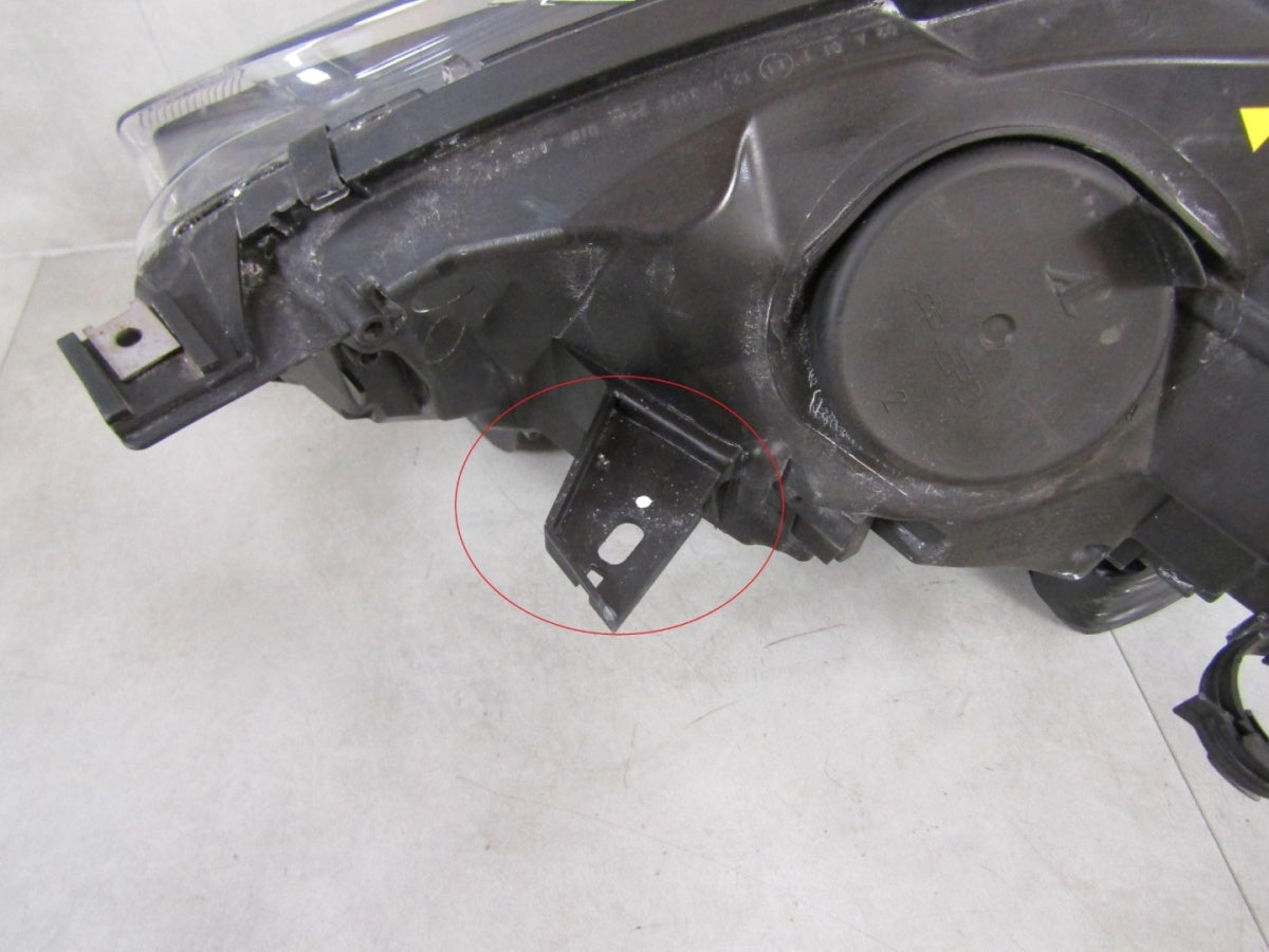 Prednji far RENAULT CAPTUR I 1 halogen sa sočivom RH 13-17 260100855R