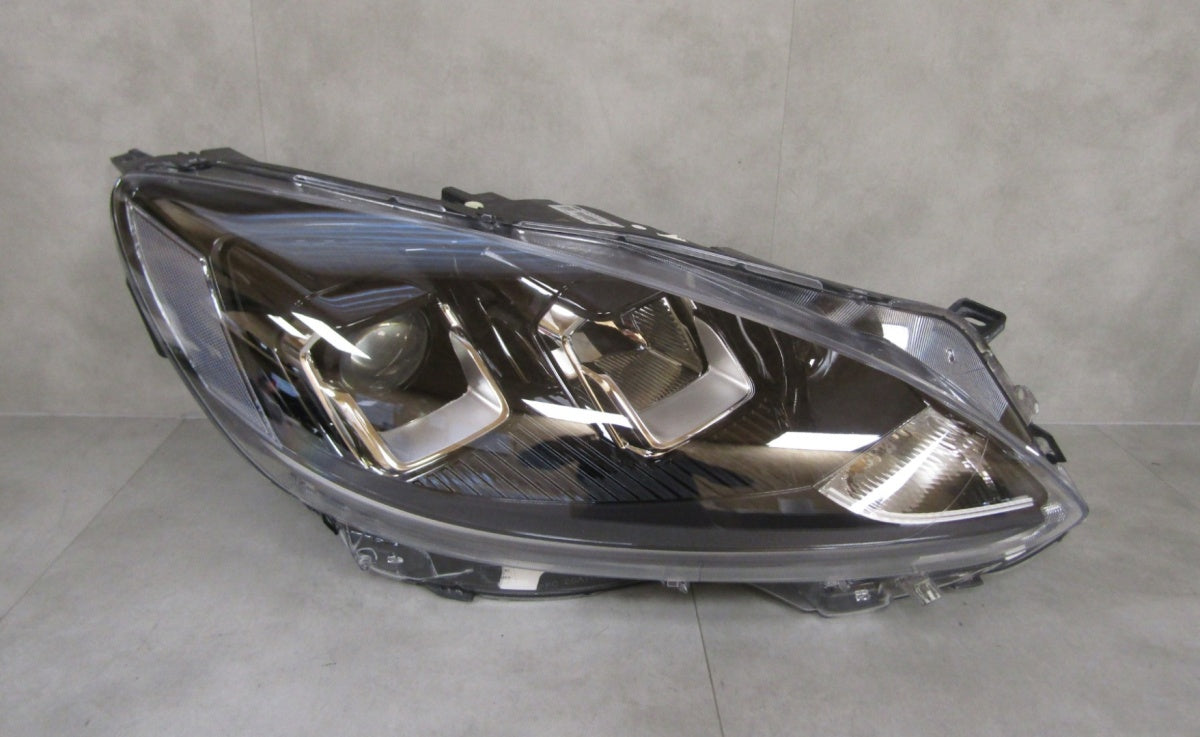 Prednji far FORD KUGA MK3 halogen sa sočivom RH desni 19-24 LV4B-13W029-AF