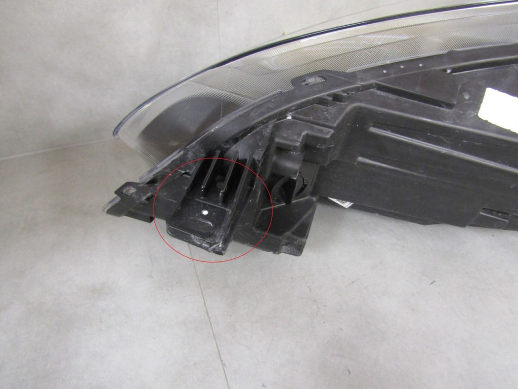 Prednji far FORD KUGA MK3 halogen sa sočivom RH desni 19-24 LV4B-13W029-AF