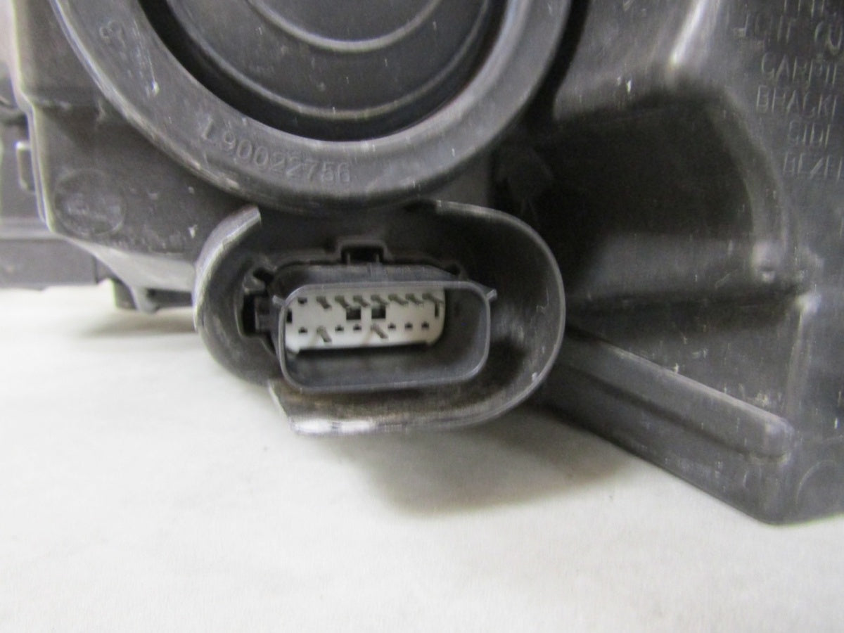 Prednji far FORD KUGA MK3 halogen sa sočivom RH desni 19-24 LV4B-13W029-AF