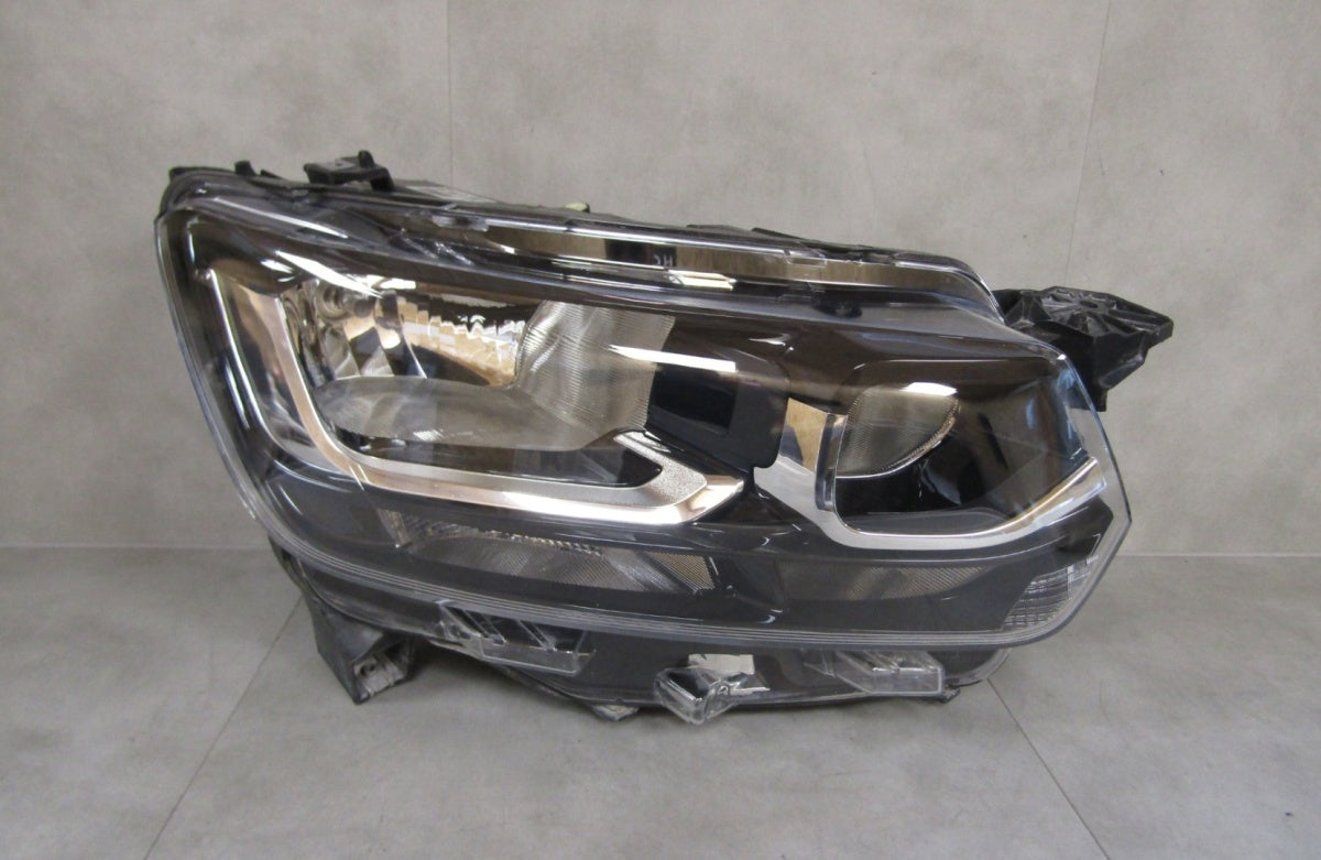Prednji far TOYOTA PROACE CITY halogen RH PRAWA19- 9835780580