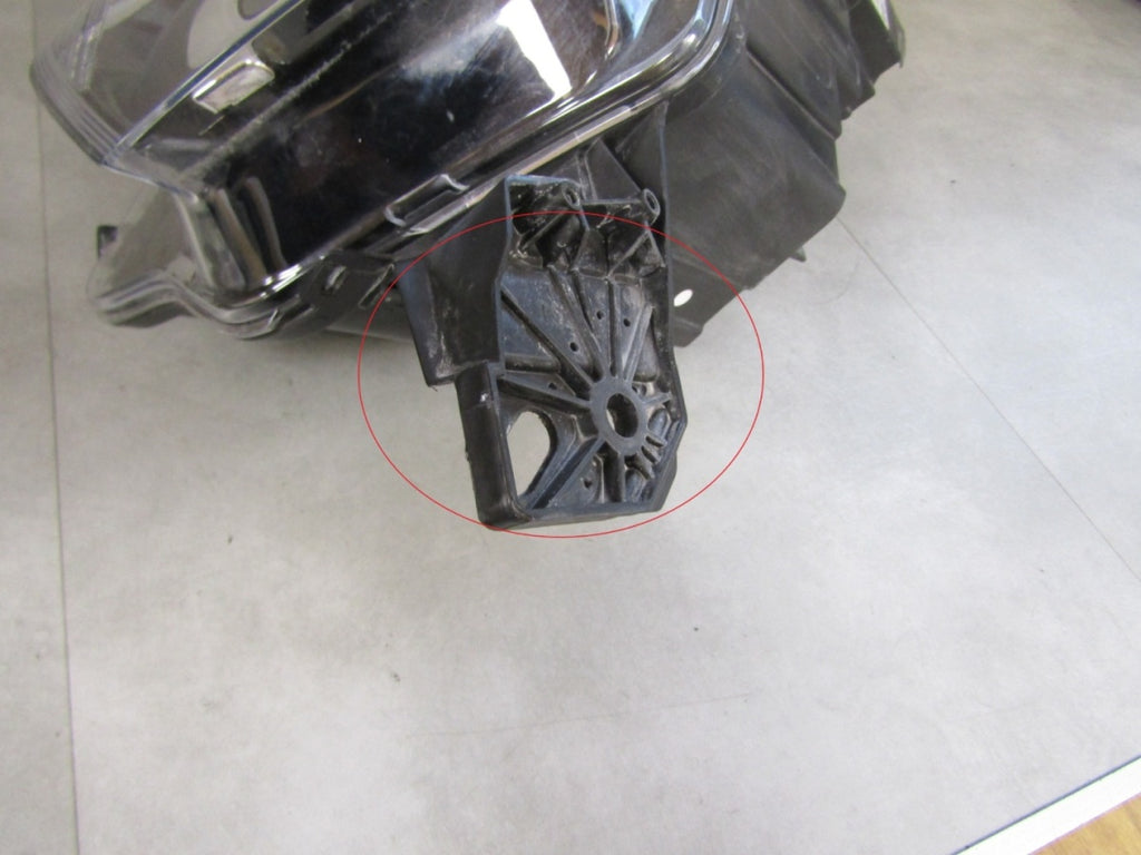 Prednji far TOYOTA PROACE CITY halogen RH PRAWA19- 9835780580