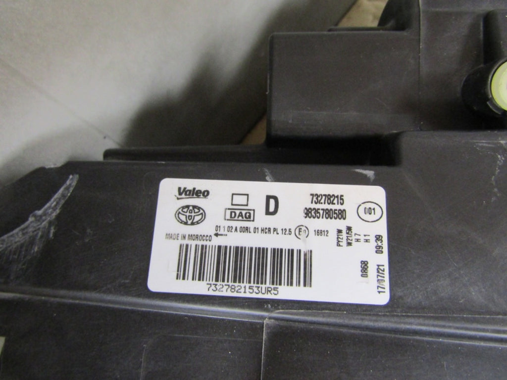 Prednji far TOYOTA PROACE CITY halogen RH PRAWA19- 9835780580