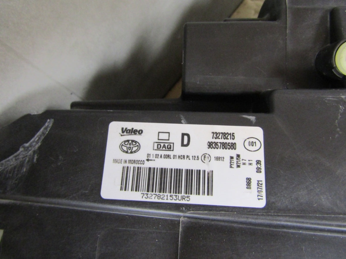 Prednji far TOYOTA PROACE CITY halogen RH PRAWA19- 9835780580