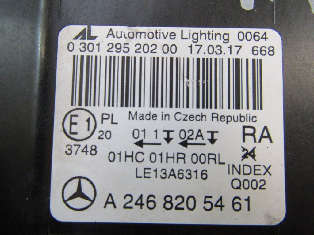 Prednji far MERCEDES B-KLASA W246 LIFT halogen RH desni 14-17 A2468205461