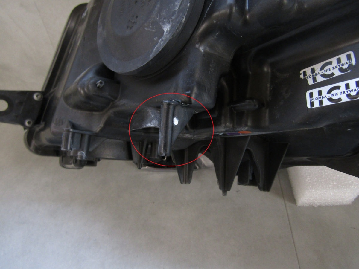 Prednji far SKODA SUPERB II 2 halogen sa sočivom 08-13 RH 3T1941018C