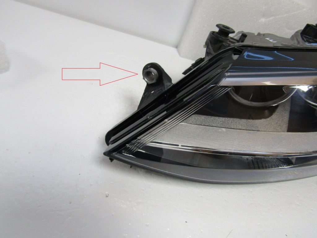 Prednji far VW JETTA 5C7 halogen 10-18 LH