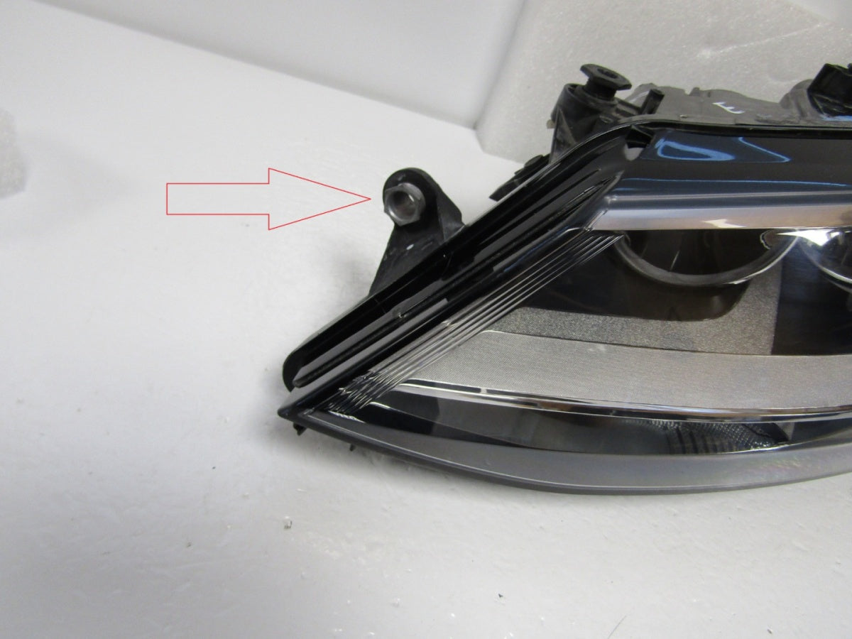 Prednji far VW JETTA 5C7 halogen 10-18 LH