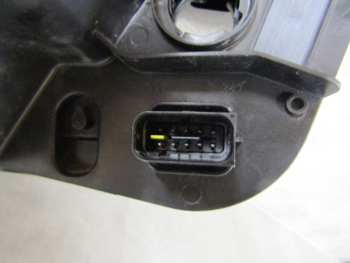 Prednji far TOYOTA PROACE 2 II xenon nezakretni 16-23 LH 9808589980-00