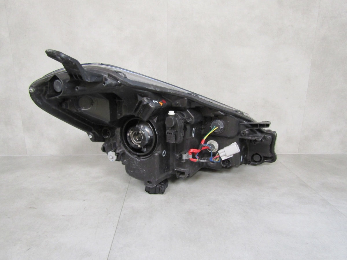 Prednji far TOYOTA YARIS 3 III LIFT halogen sa sočivom 14-17 LH