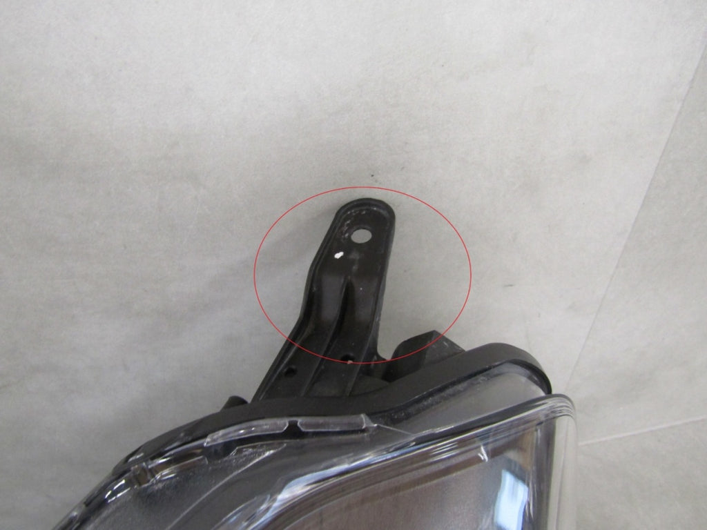 Prednji far TOYOTA YARIS 3 III LIFT halogen sa sočivom 14-17 LH