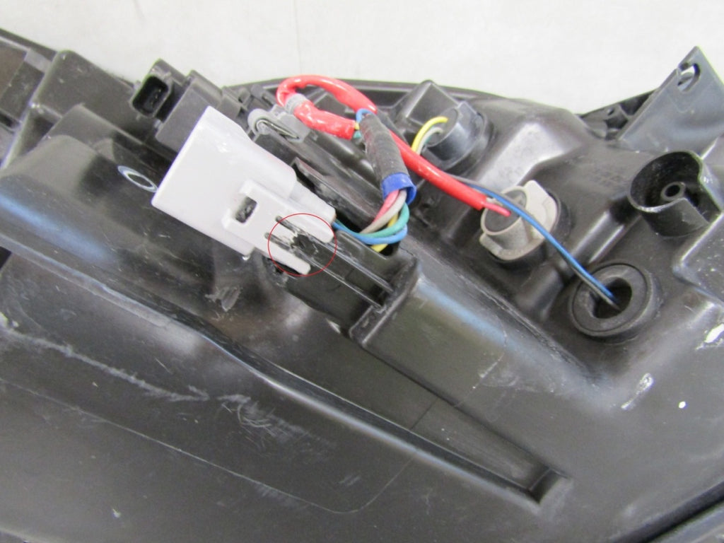 Prednji far TOYOTA YARIS 3 III LIFT halogen sa sočivom 14-17 LH