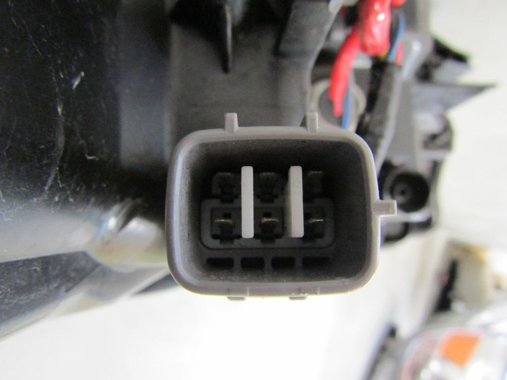 Prednji far TOYOTA YARIS 3 III LIFT halogen sa sočivom 14-17 LH