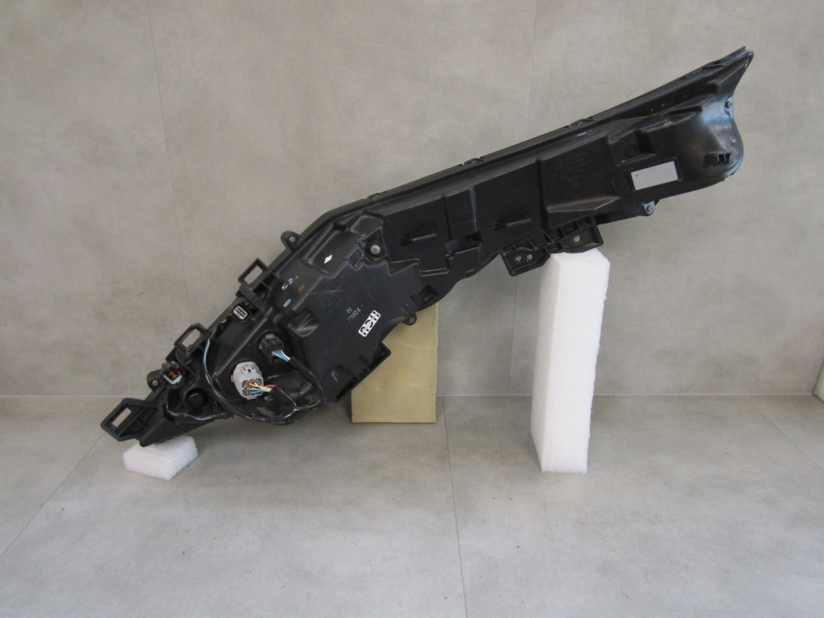 Prednji far NISSAN ARIYA LED DRL RH desni W5752 20-
