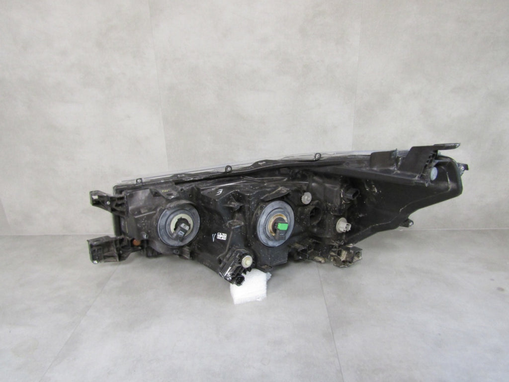 Prednji far TOYOTA HILUX 8 VIII LIFT halogen 20- RH