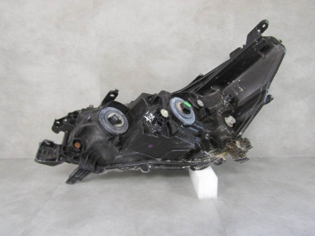 Prednji far TOYOTA HILUX 8 VIII LIFT halogen 20- RH