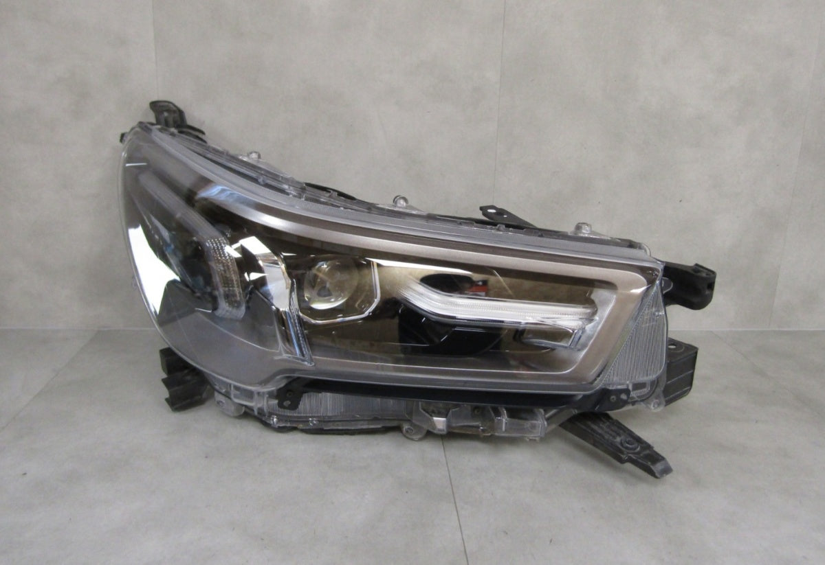 Prednji far TOYOTA HILUX VIII 8 LIFT FULL LED 20- RH desni