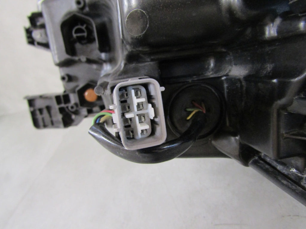 Prednji far TOYOTA HILUX VIII 8 LIFT FULL LED 20- RH desni