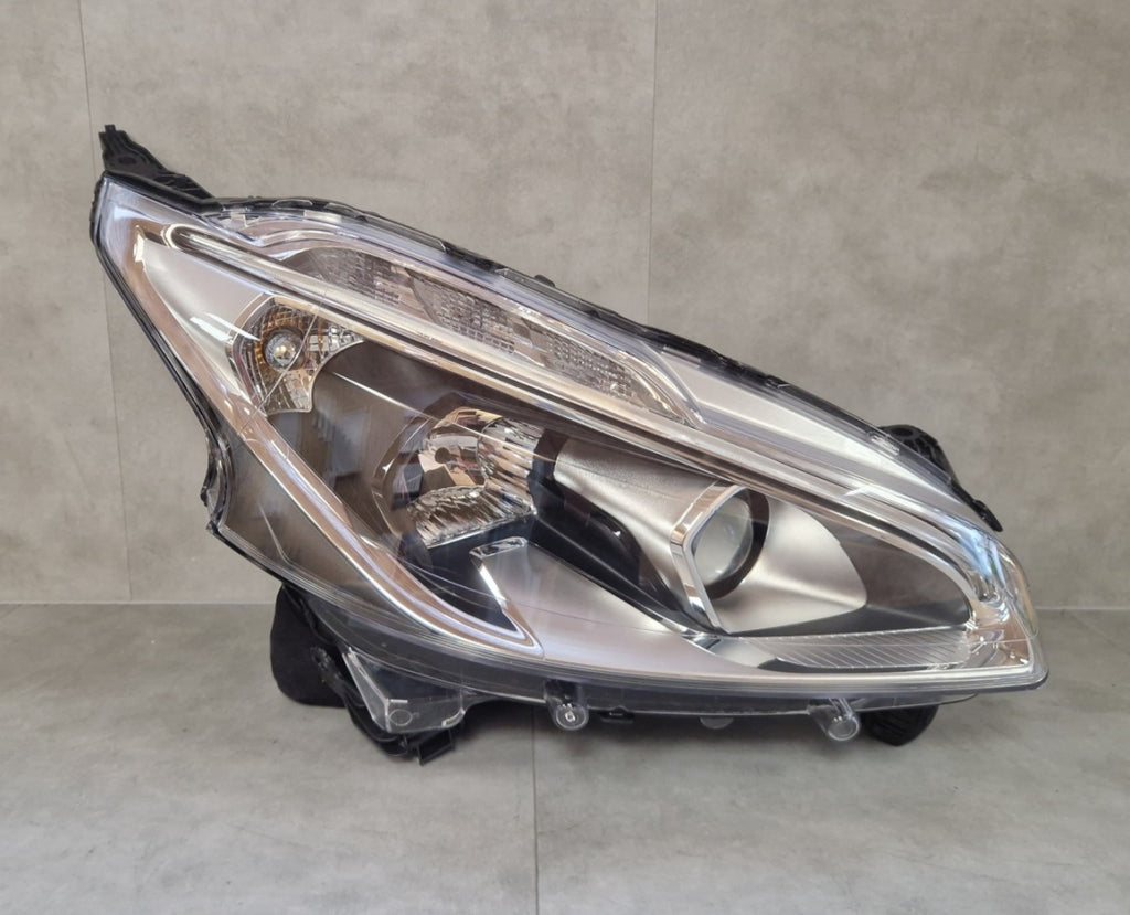 Prednji far PEUGEOT 208 I LIFT halogen sa sočivom 15-19 desni RH 9810805880