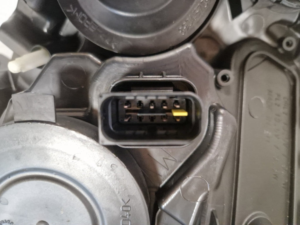 Prednji far PEUGEOT 208 I LIFT halogen sa sočivom 15-19 desni RH 9810805880