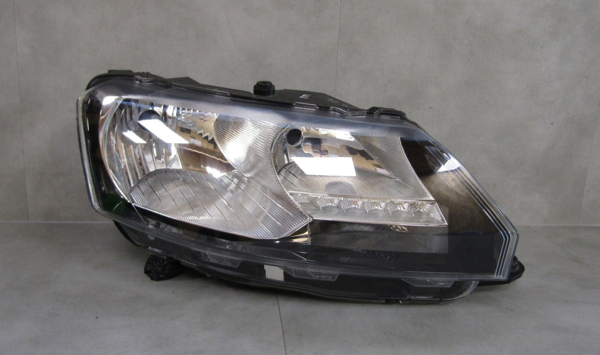 Prednji far SKODA RAPID 5JB LIFT halogen + LED 16-19 RH desni 5JB941016B