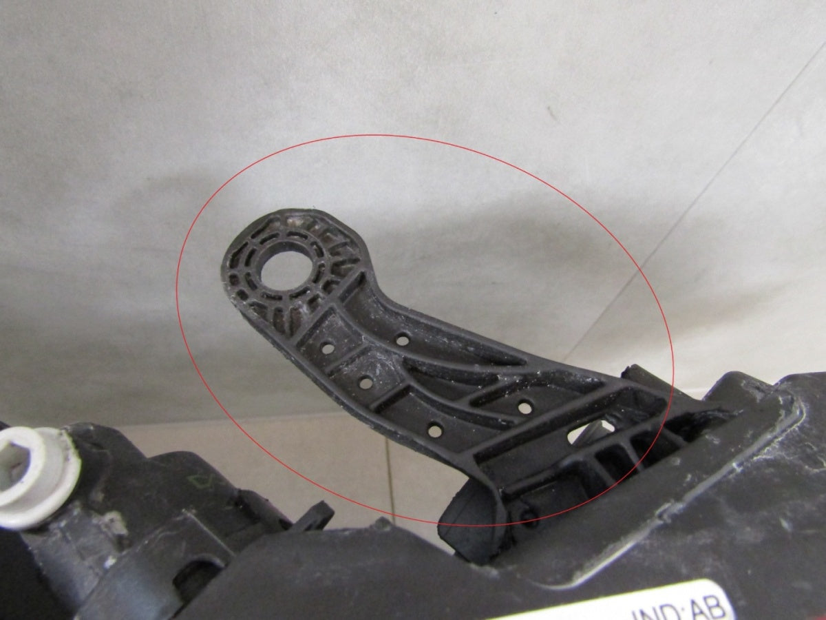 Prednji far RENAULT KADJAR halogen sa sočivom + LED 15-18 RH 260104607R
