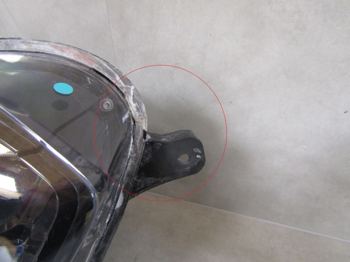 Prednji far RENAULT KADJAR halogen sa sočivom + LED 15-18 RH 260104607R