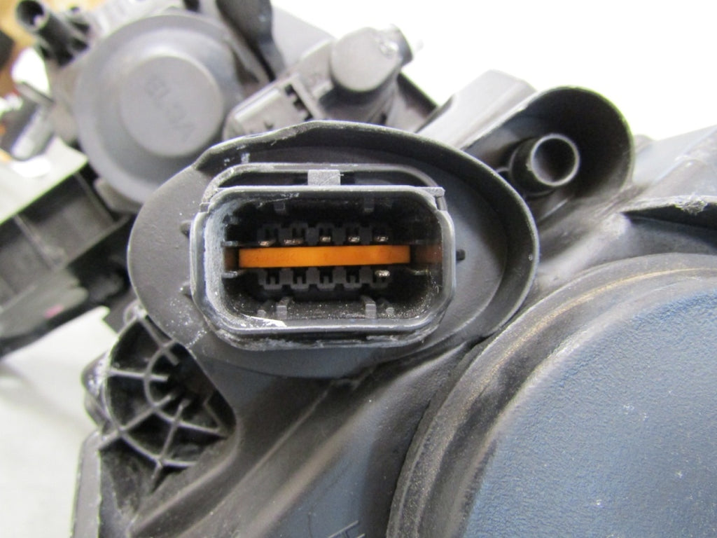 Prednji far RENAULT KADJAR halogen sa sočivom + LED 15-18 RH 260104607R