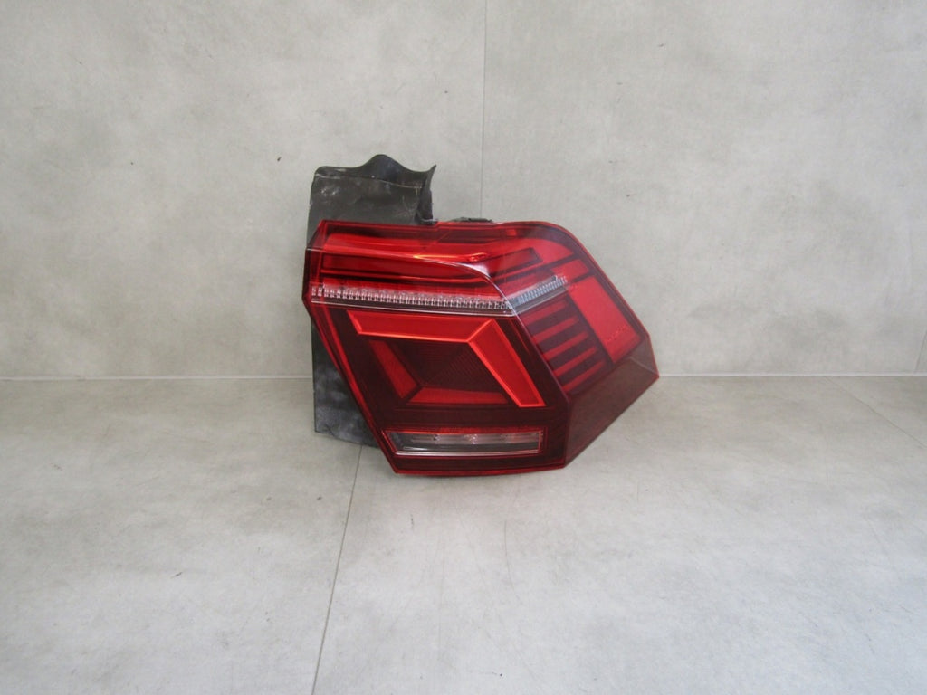 Stop svjetlo VOLKSWAGEN TIGUAN II LIFT 5NA IQ LIGHT 20-14 RH desni 5NA945208J