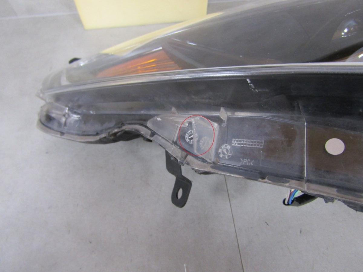 Prednji far TOYOTA AYGO 2 II LIFT halogen sa sočivom + LED 18-22 LH lijevi