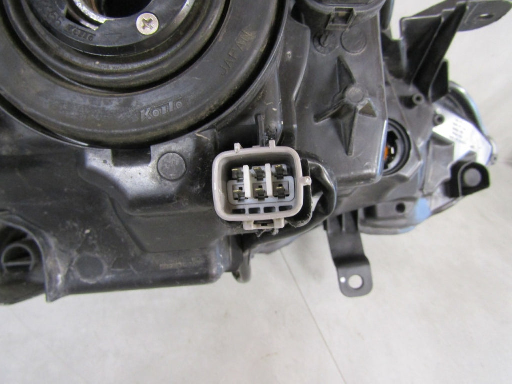 Prednji far TOYOTA AYGO 2 II LIFT halogen sa sočivom + LED 18-22 LH lijevi