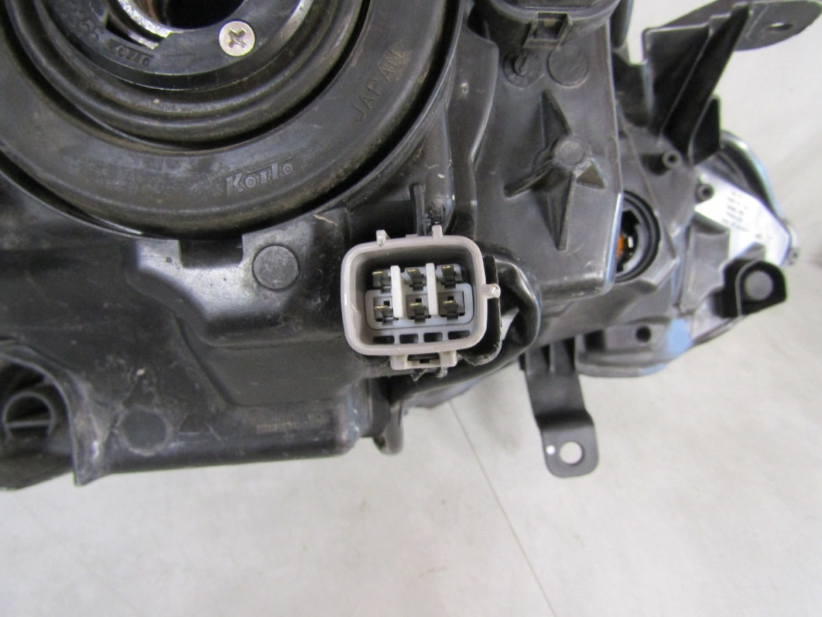 Prednji far TOYOTA AYGO 2 II LIFT halogen sa sočivom + LED 18-22 LH lijevi