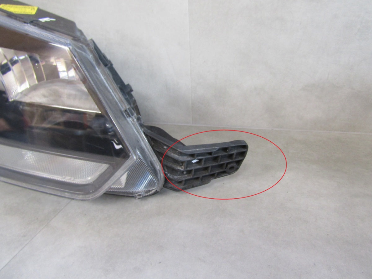 Prednji far SKODA YETI LIFT halogen 12- RH